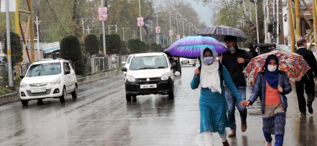 Rains lash plains, snow in upper reaches in J&K Rains lash plains, snow in upper reaches in J&K
