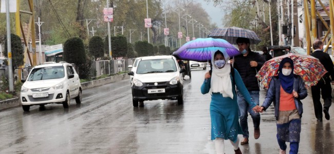 Rains lash plains, snow in upper reaches in J&K