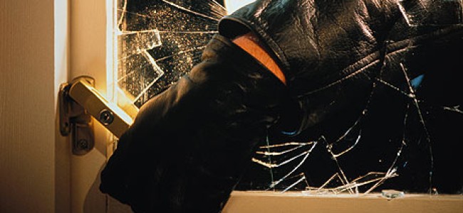 Burglars loot over a dozen shops in central Kashmir Burglars loot over a dozen shops in central Kashmir