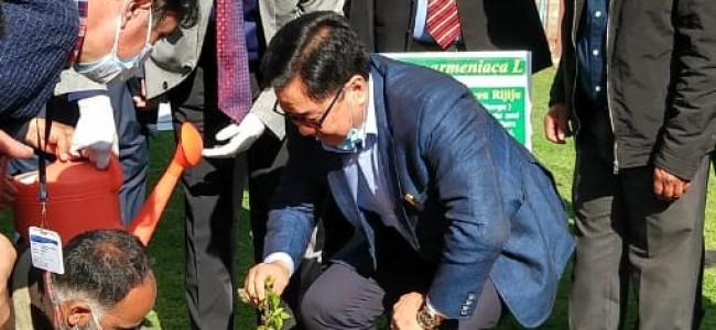 Ķiren Rijiju visits Regional Research Institute of Unani Medicine, Srinagar Ķiren Rijiju visits Regional Research Institute of Unani Medicine, Srinagar