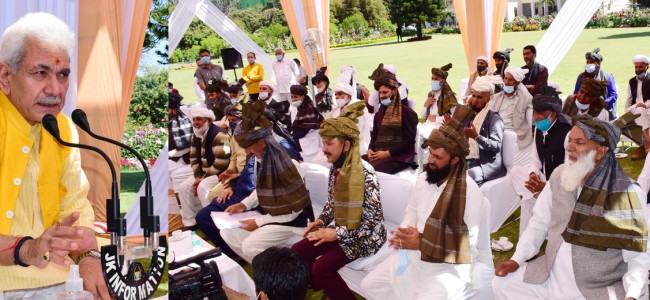 Ensure smooth seasonal migration of Bakerwals Manoj Sinha tells police Ensure smooth seasonal migration of Bakerwals Manoj Sinha tells police