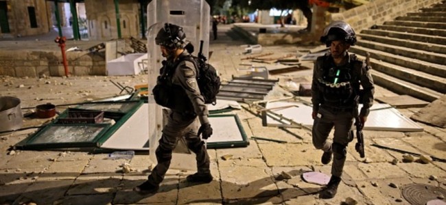 330 hurt in Jerusalem clashes, rockets fired 330 hurt in Jerusalem clashes, rockets fired