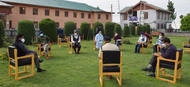 DM Pulwama reviews COVID-19 containment strategy DM Pulwama reviews COVID-19 containment strategy