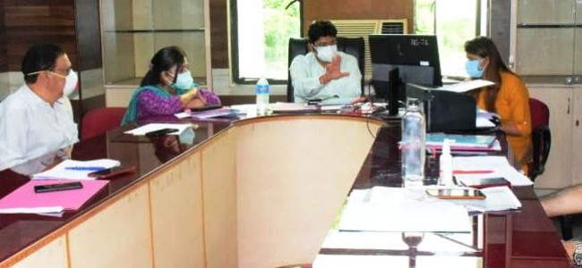 Div Com inspects functioning of newly established Oxygen Control Room at Udyog Bhawan Div Com inspects functioning of newly established Oxygen Control Room at Udyog Bhawan