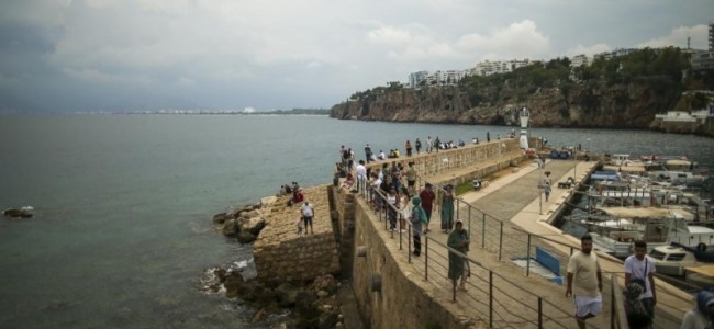 Turkey welcomes back tourists, hopes to recoup losses Turkey welcomes back tourists, hopes to recoup losses