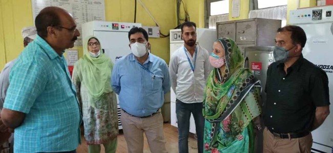 Director Agriculture inspects Seed Testing Laboratories at Lalmandi Director Agriculture inspects Seed Testing Laboratories at Lalmandi