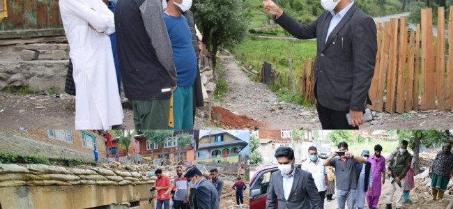 DC B’pora visits far flung areas of Gurez valley DC B’pora visits far flung areas of Gurez valley