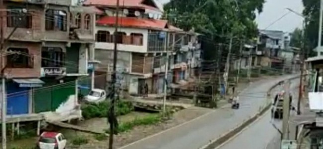 Pulwama gunfight: Curfew imposed in town, internet suspended in district Pulwama gunfight: Curfew imposed in town, internet suspended in district