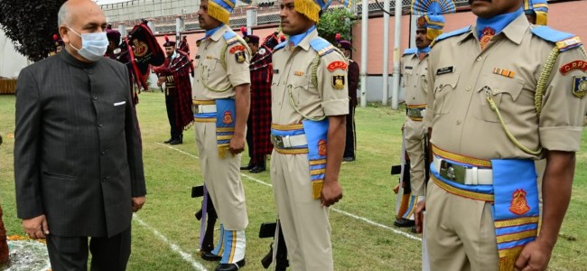 Chief Justice Mithal hoists National Flag at High Court in Srinagar Chief Justice Mithal hoists National Flag at High Court in Srinagar