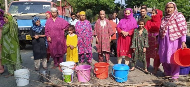 Anantnag Villagers Hold Protest Against PHE Department Anantnag Villagers Hold Protest Against PHE Department