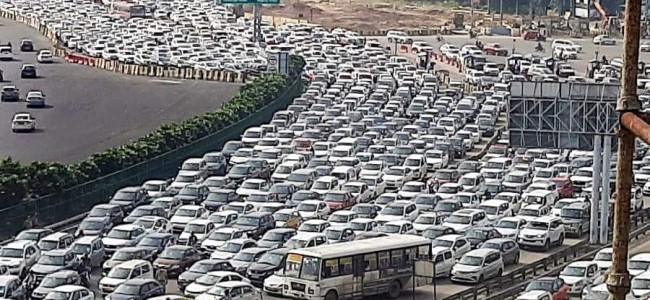 Bharat Bandh: Parts of Delhi witness traffic jams as farmers go on strike Bharat Bandh: Parts of Delhi witness traffic jams as farmers go on strike