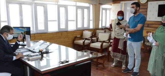 Deputations, individuals call on Advisor Baseer Khan at Civil Secretariat Deputations, individuals call on Advisor Baseer Khan at Civil Secretariat