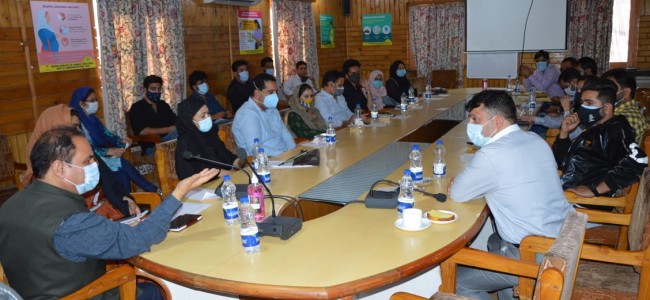 Divisional administration Kashmir conducts CAB, Vaccine sensitization prog for Media persons, RJs, Anchors