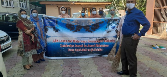 LAWDA starts cleanliness drive in offices, Dal Lake, its navigation channels LAWDA starts cleanliness drive in offices, Dal Lake, its navigation channels