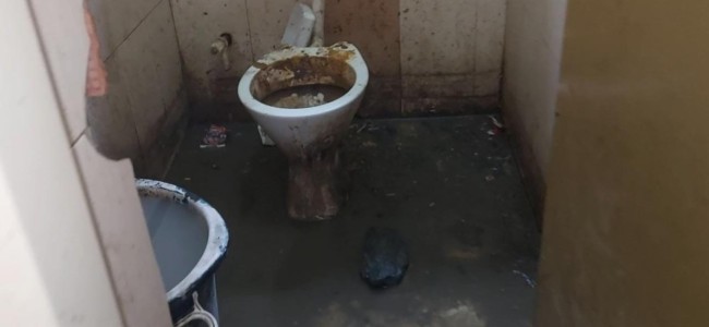 Patients Rue Filthy Washrooms At GMC Baramulla Patients Rue Filthy Washrooms At GMC Baramulla