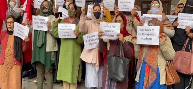 NC Women’s Wing stage protest against detention of Kashmiri Students in Agra