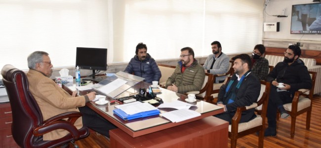 MDs of coaching institutes call on Advisor Farooq Khan MDs of coaching institutes call on Advisor Farooq Khan