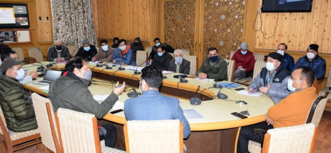 Div Com Kashmir chairs meeting for installation of smart meters