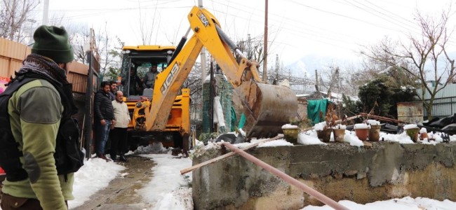 LC&MA conducts demolition drive in various Srinagar areas LC&MA conducts demolition drive in various Srinagar areas