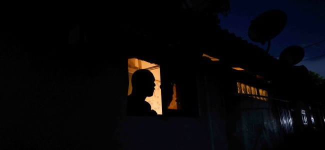 Sri Lanka faces 13-hour blackouts, hospitals stop surgery as crisis deepens Sri Lanka faces 13-hour blackouts, hospitals stop surgery as crisis deepens