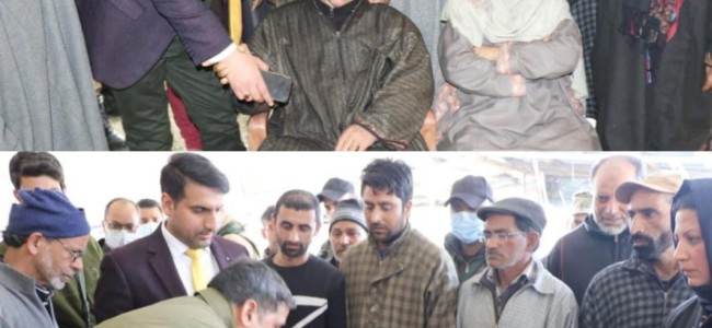 DC Srinagar visits family of 19-year old deceased girl victim of Amira Kadal Blast; expresses solidarity DC Srinagar visits family of 19-year old deceased girl victim of Amira Kadal Blast; expresses solidarity