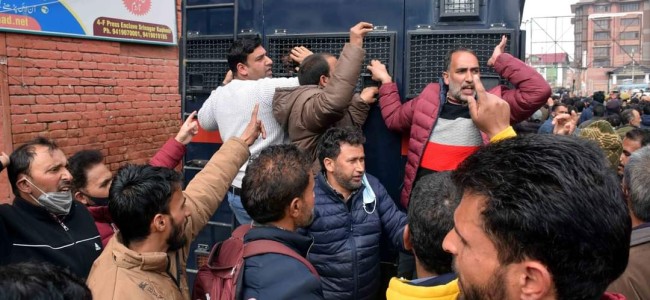 Casual laborers, daily wagers stage protest in Srinagar