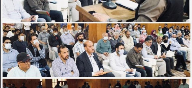 DC Srinagar holds Public grievance redressal camp at Sanat Nagar in Chanapora Tehsil DC Srinagar holds Public grievance redressal camp at Sanat Nagar in Chanapora Tehsil