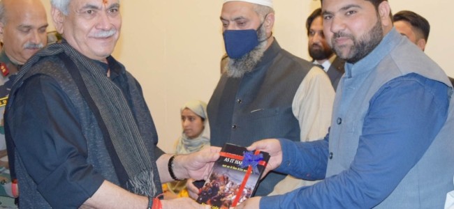 Lt Governor addresses hundreds of enthusiastic youths, citizens of North Kashmir at “Sahi Raasta” programme in Baramulla Lt Governor addresses hundreds of enthusiastic youths, citizens of North Kashmir at “Sahi Raasta” programme in Baramulla