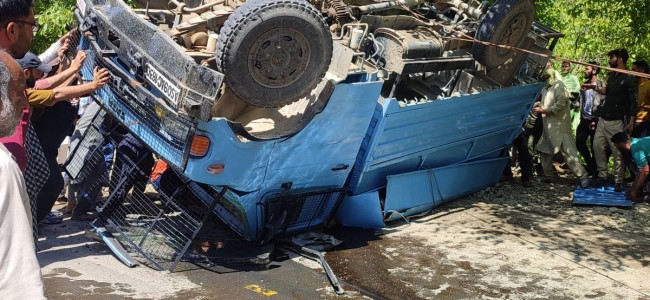 Six Personnel Injured As CRPF Vehicle Turns Turtle In Shopian Six Personnel Injured As CRPF Vehicle Turns Turtle In Shopian