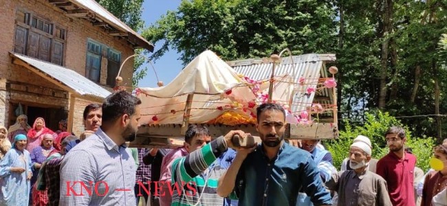 Amid tensions in Kashmir; Muslims perform last rites of 80-year-old Pandit woman at Kulgam’s Y K Pora Amid tensions in Kashmir; Muslims perform last rites of 80-year-old Pandit woman at Kulgam’s Y K Pora