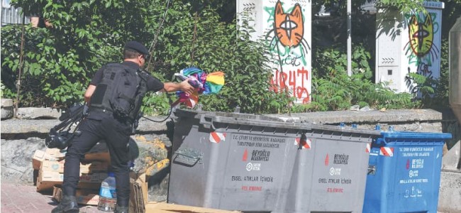 Police break up Istanbul Pride march, detain over 150 Police break up Istanbul Pride march, detain over 150
