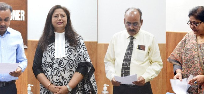 Div Com administers oath to newly appointed members of State Consumer Disputes Redressal Commission Div Com administers oath to newly appointed members of State Consumer Disputes Redressal Commission