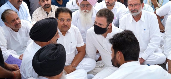 Rahul Gandhi meets Sidhu Moosewala’s parents in his native village Rahul Gandhi meets Sidhu Moosewala’s parents in his native village