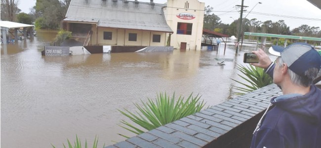 Floods hit southeast Australia, forcing evacuations