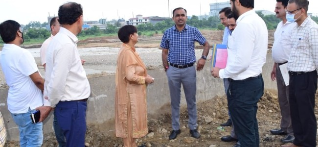 Div Com tours flood affected areas in Samba; reviews mining issues, progress of developmental projects