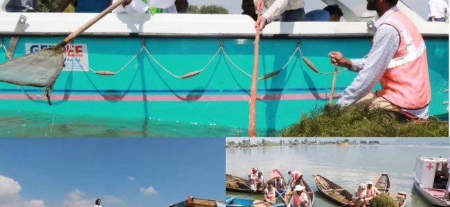 Div Com takes part in Dal cleaning, deweeding drive Div Com takes part in Dal cleaning, deweeding drive