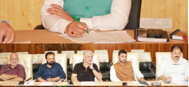 DC Srinagar holds briefing with Political Parties regarding schedule of Special Summary Revision DC Srinagar holds briefing with Political Parties regarding schedule of Special Summary Revision