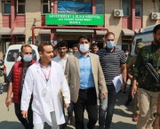 DC Srinagar visits SMHS, Bone & Joint and Lal Ded Hospitals