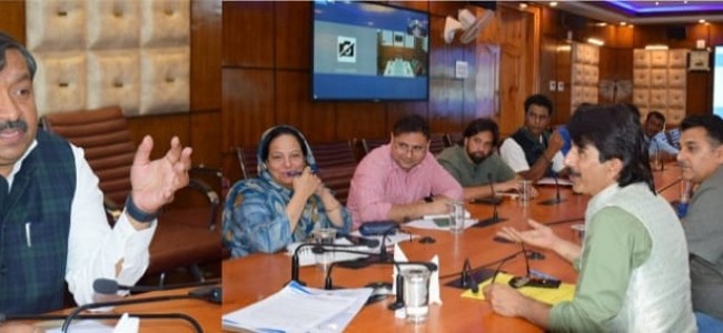 Dheeraj Gupta discusses issues of ULBs of Kashmir with MC heads