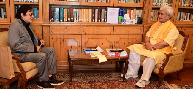 Renowned Bollywood Actor Sanjay Khan meets Lt Governor Renowned Bollywood Actor Sanjay Khan meets Lt Governor