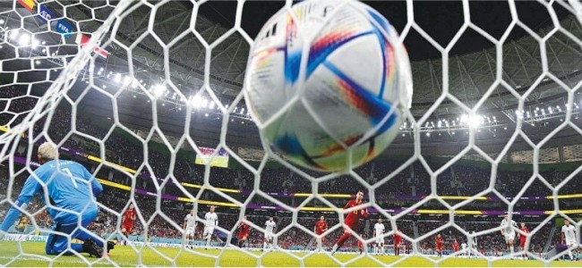 World Cup: Spain start off with 7-0 rout of Costa Rica