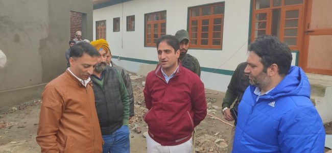 Mayor SMC visits Animal Birth Control Centre, Srinagar
