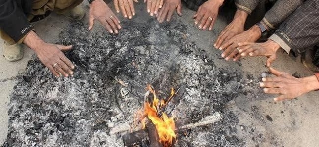 Cold conditions continue in Kashmir, Srinagar freezes at minus 4.3°C Cold conditions continue in Kashmir, Srinagar freezes at minus 4.3°C