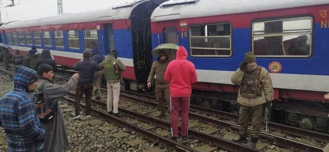 Train derails in Budgam’s Mazhoma, no casualties reported Train derails in Budgam’s Mazhoma, no casualties reported