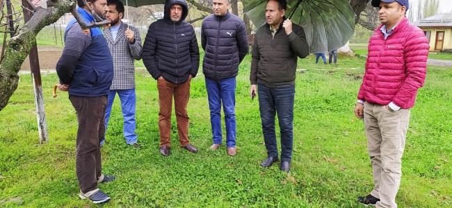 Dir Horticulture led team visit orchard infected areas in B’la & B’pora