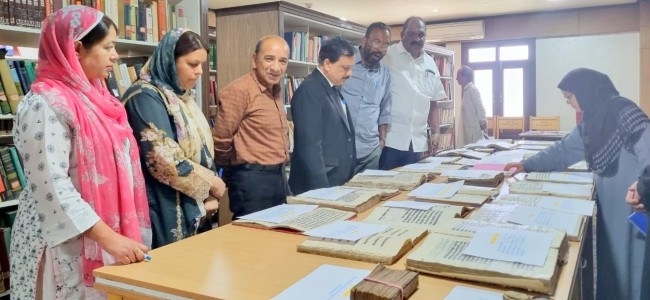Kerala Library Advisory Committee members visit SPS Library