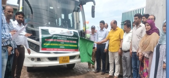 Director Agriculture flags-off batch of farmers on training program Director Agriculture flags-off batch of farmers on training program