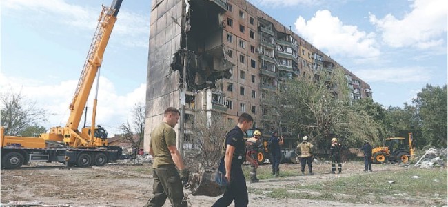 Six die in Ukraine as Moscow steps up strikes