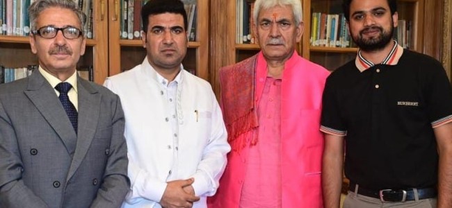 Delegation of Kashmir Jurists calls on Lt Governor Delegation of Kashmir Jurists calls on Lt Governor
