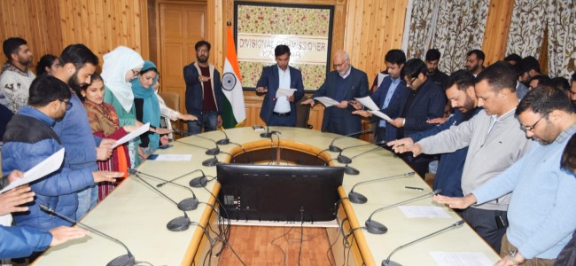 Div Com Kashmir administers Integrity Pledge to Officers Div Com Kashmir administers Integrity Pledge to Officers
